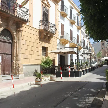 In Piazza Apartment